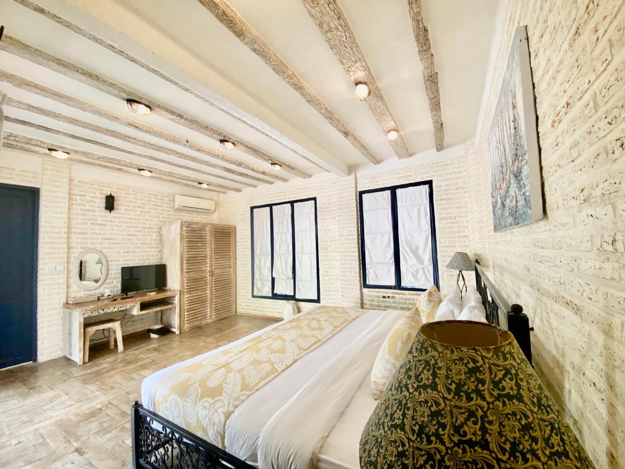 Villa Tyche Luxury 4br Near