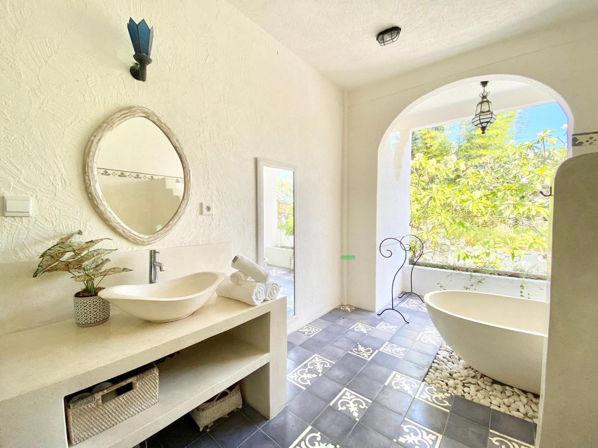 Tyche Luxury 4br Near Villa Seminyak (Bali)