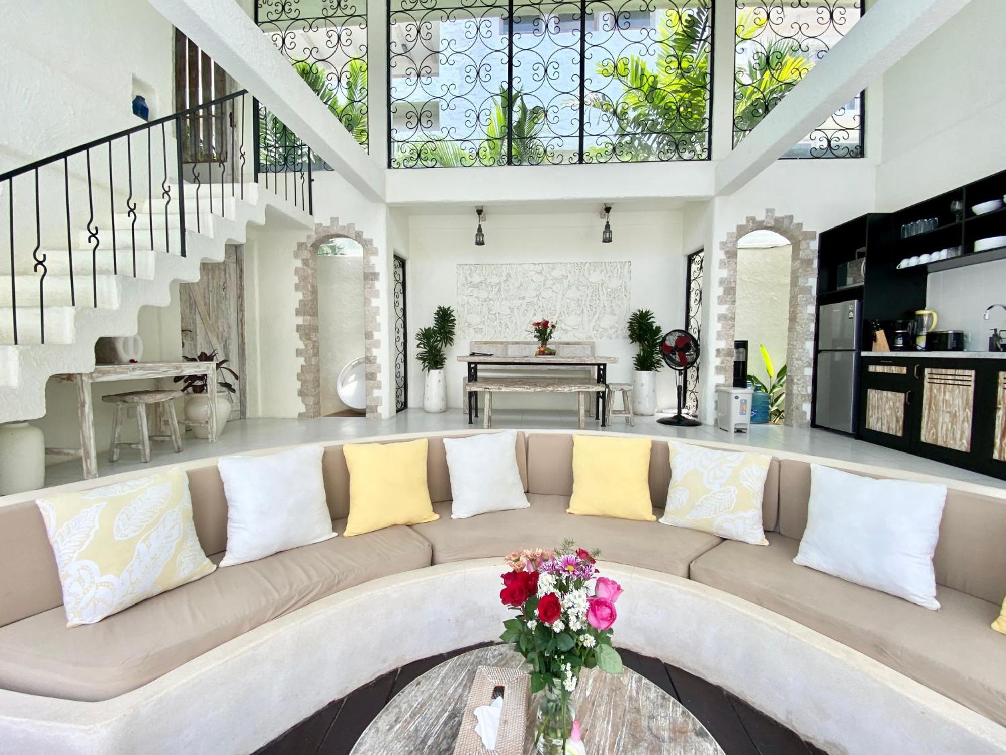Villa Tyche Luxury 4br Near *