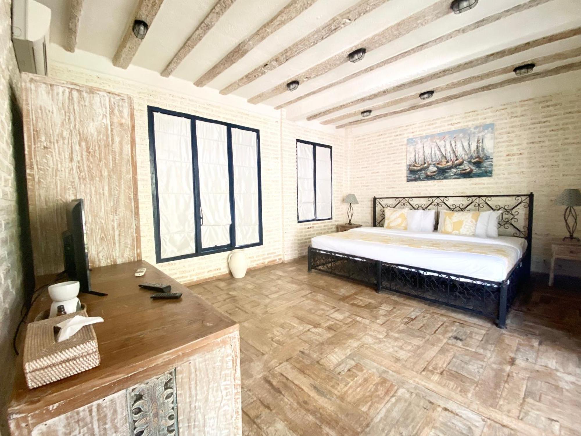 Villa Tyche Luxury 4br Near